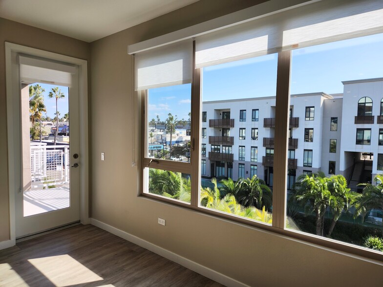 Living room View - 355 N Cleveland St