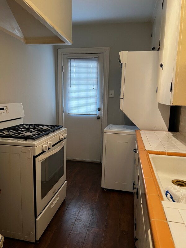 Building Photo - 6601 Meadowlawn St