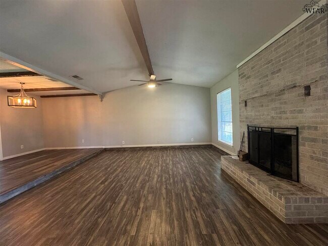 Building Photo - 3002 Cromwell Ave