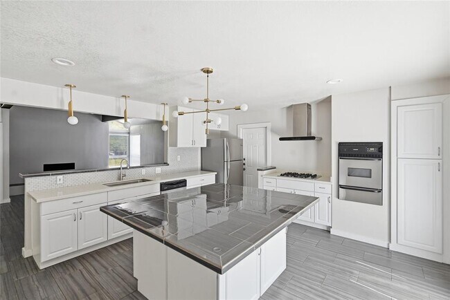 Building Photo - 5503 Basswood Ln