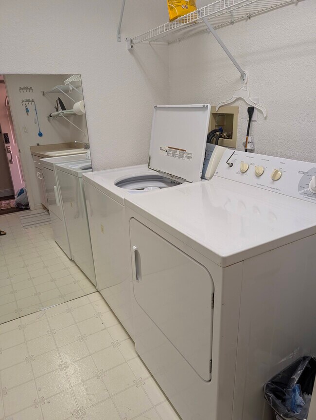 Building Photo - 130 Breakers Ct