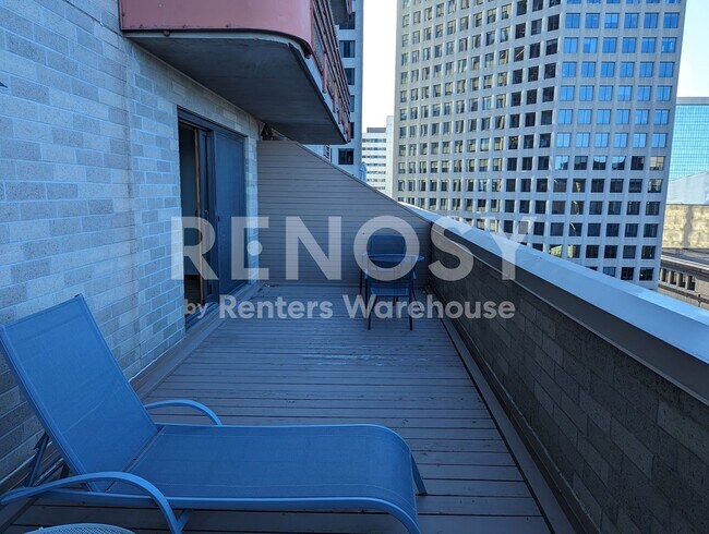 Building Photo - Available now - downtown Saint Paul Views - 1 Bed/1Bath Condo