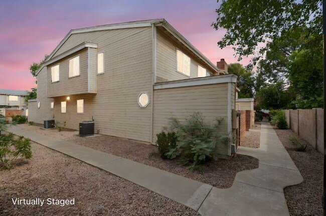 Building Photo - 2BR/1BA Townhome, Broadway & Alma School