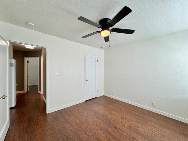 Building Photo - 3 Bedrooms, 1 1/2 Bathrooms, Classic Napa ...