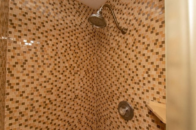 Shower in second bath - 98402 Windward Ave