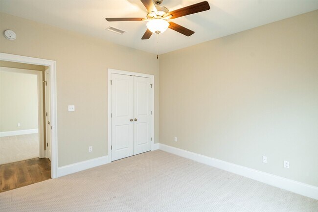 Building Photo - 165 Benoit Cir