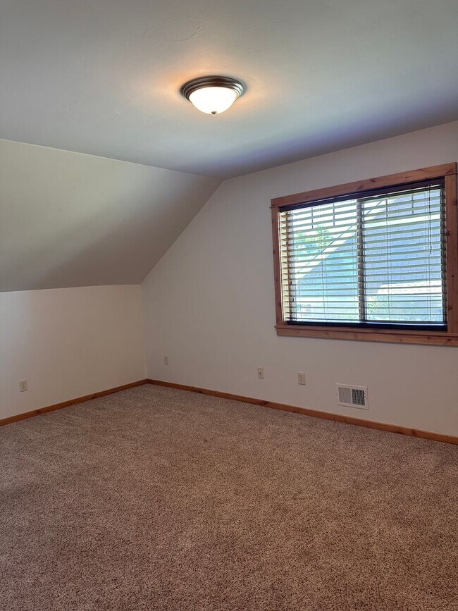 Building Photo - Gorgeous 3 Bedroom Home in Elk Grove Commu...