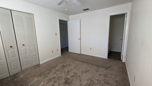 Building Photo - 3924 SW 26th Dr