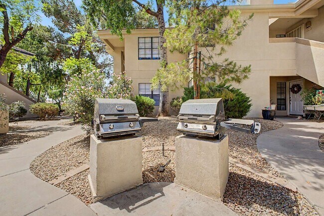 Building Photo - 6885 E Cochise Rd