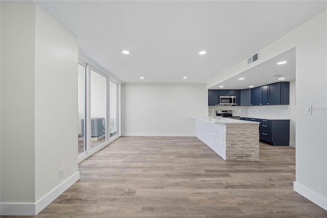 Building Photo - 4015 Bayshore Blvd