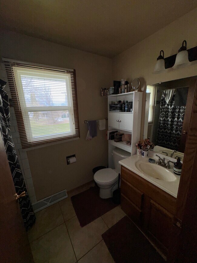 Building Photo - 1505 S Driscoll St