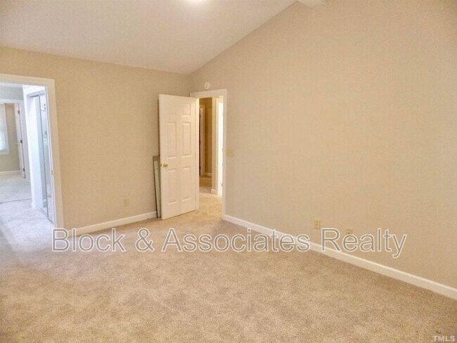 Building Photo - 54 Preakness Dr