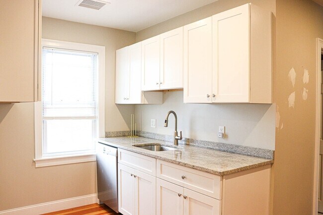 Building Photo - 133 Kendrick Ave