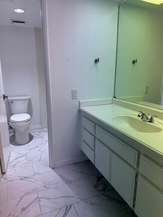 Building Photo - 2017 Normandy Ct