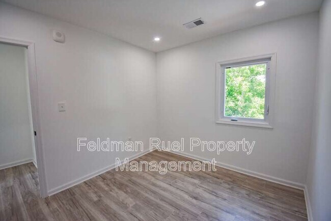 Building Photo - 5305 Dana Pl NW