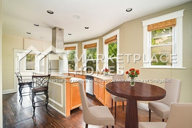 Building Photo - 2922 Hackberry St