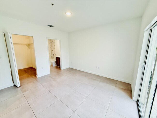 Building Photo - 1295 W 69th St
