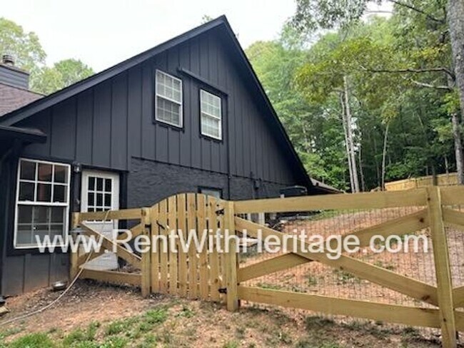 Building Photo - Charming Rustic Cabin Home on 2 Acres / Na...