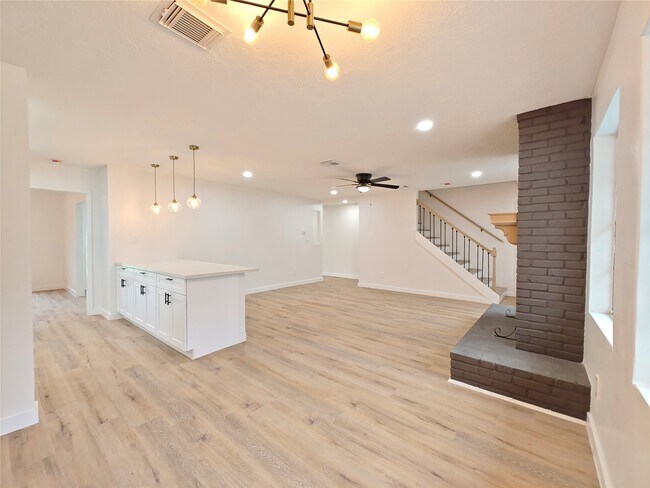 Building Photo - 4106 Clovernook Ln