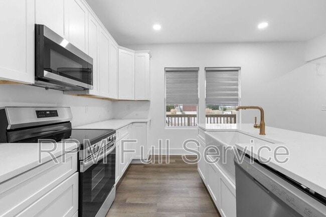 Building Photo - 1405 14th Ave N