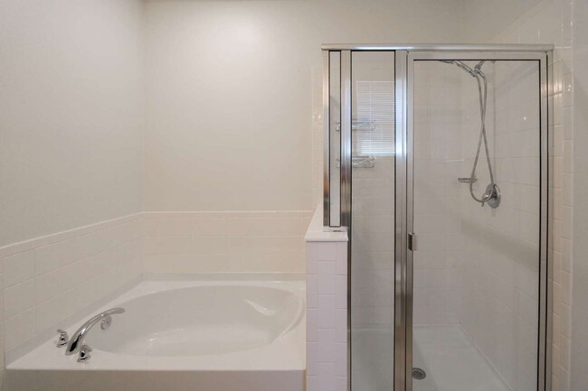 Building Photo - Stunning 3-Bedroom Retreat with 2 Full Bat...