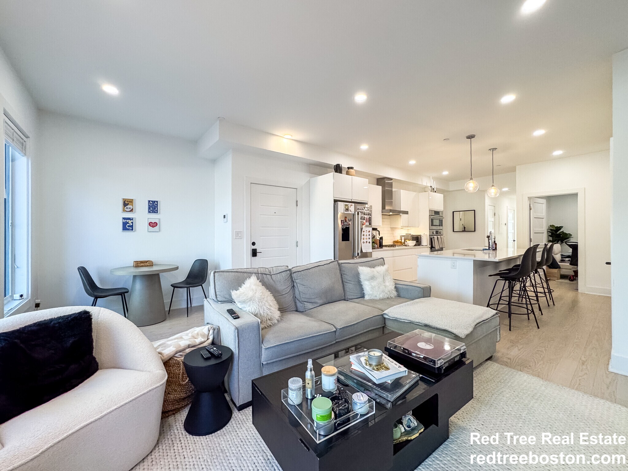 Building Photo - 231 Maverick St