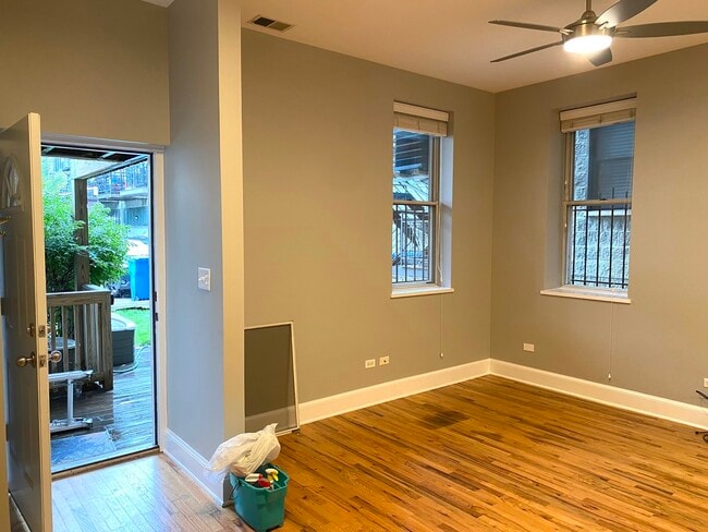 Building Photo - 851 N Hermitage Ave