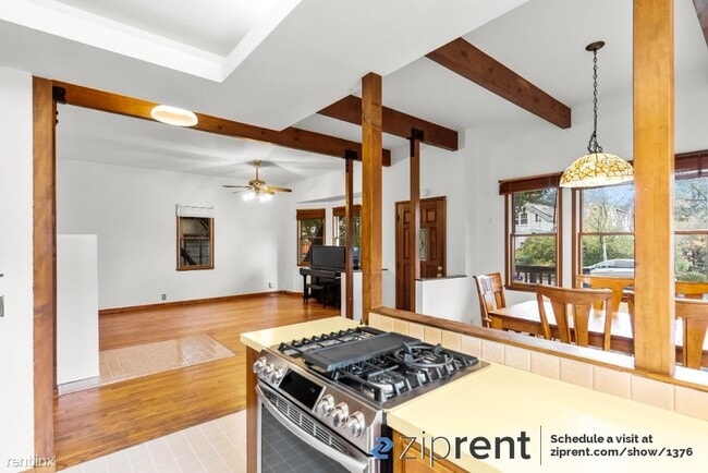 Building Photo - 4 br, 2 bath House - 2280 Hanover St, Palo...