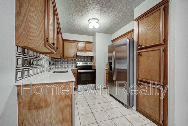 Building Photo - 1713 Hillcrest Dr