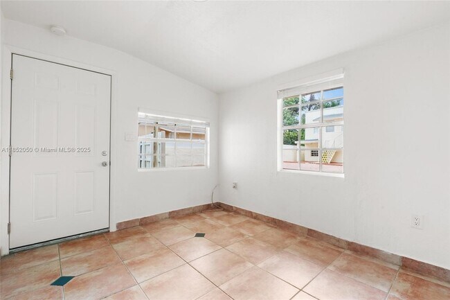 Building Photo - 2385 SW 17th St
