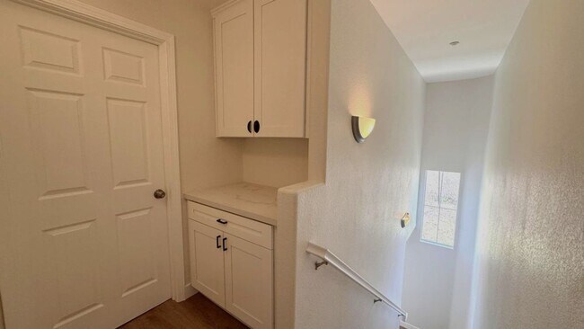 Building Photo - Beautiful Tri-Level 3BD/2BA Townhome in Greystone at Eastlake – Eastlake Chula Vista