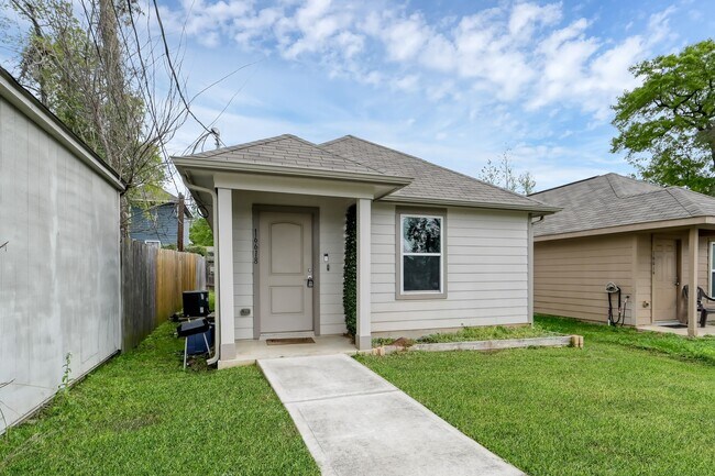Building Photo - 16618 E Hammon
