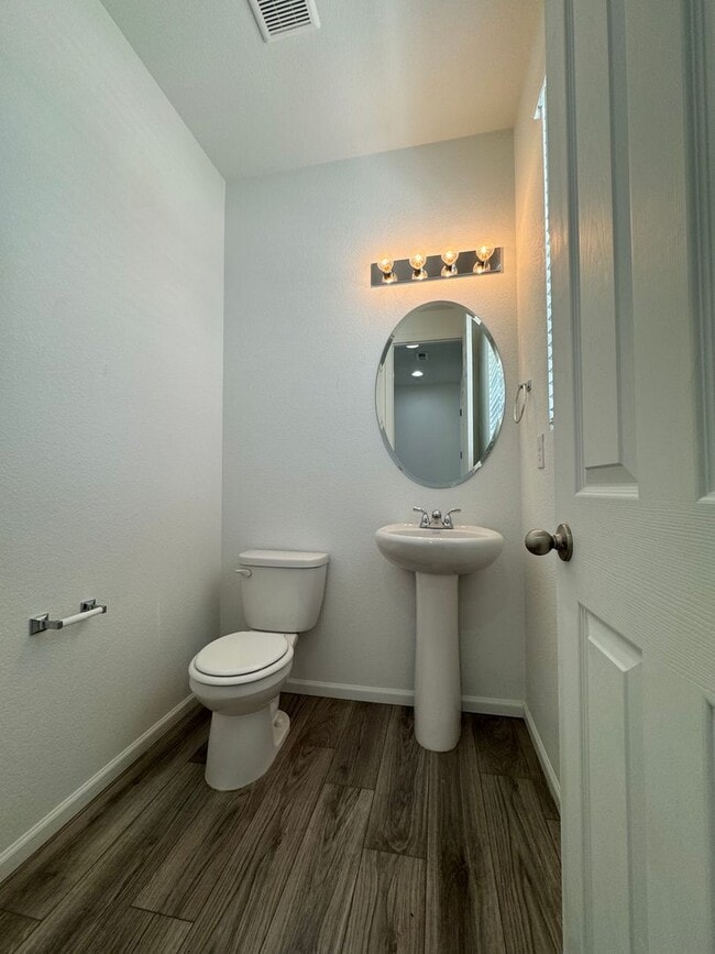Building Photo - Newer 3 Bedroom plus loft in Paint Brush Hills