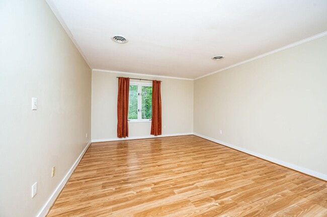 Building Photo - Exceptional Contemporary Features Privacy and a Scenic Back Yard.