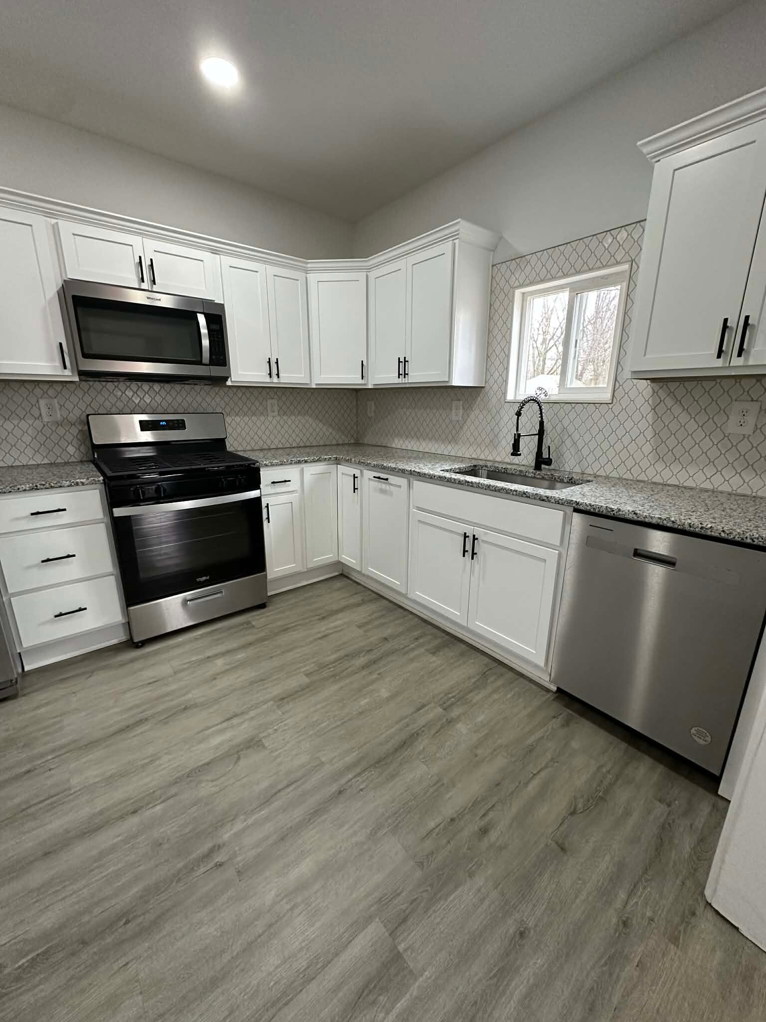 Building Photo - 725 Hopkins St