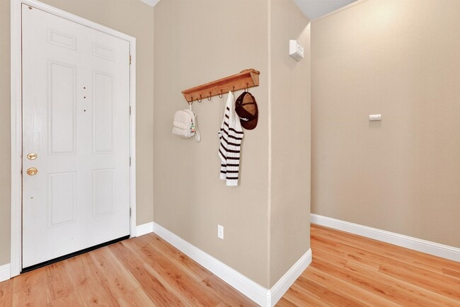 Building Photo - 107 Panorama Way