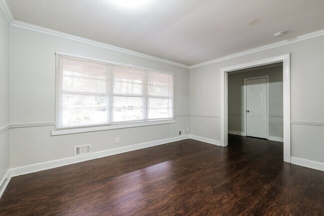 Building Photo - 1201 Valerie Woods Dr