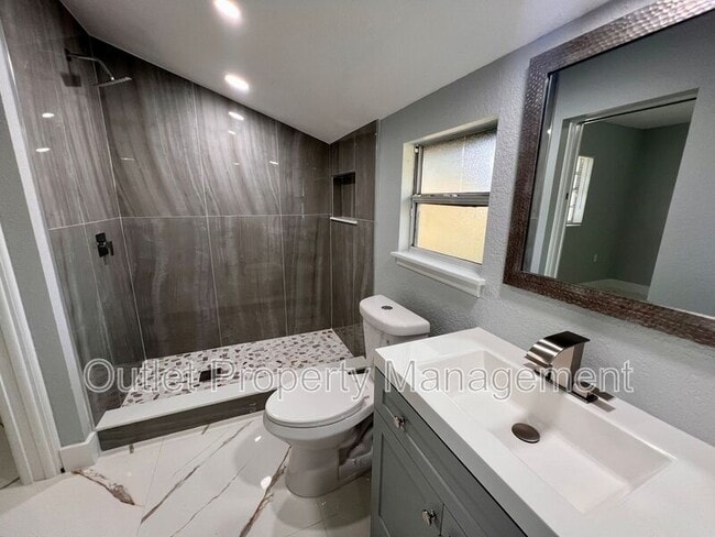 Building Photo - 2713 Geoffrey Dr