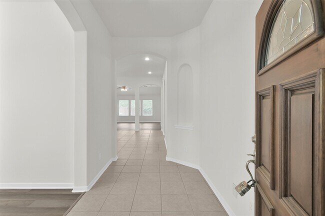 Building Photo - 10 Barker Ridge Ct