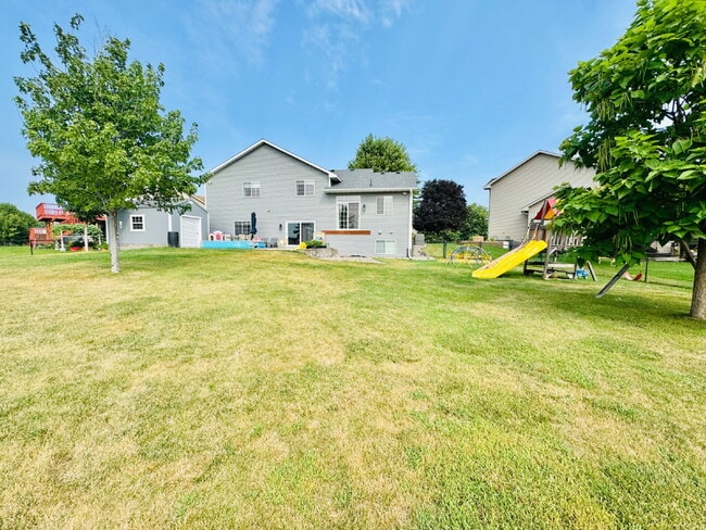 Building Photo - Spacious 4-Bed Shakopee Gem with Granite Finishes & Finished Basement