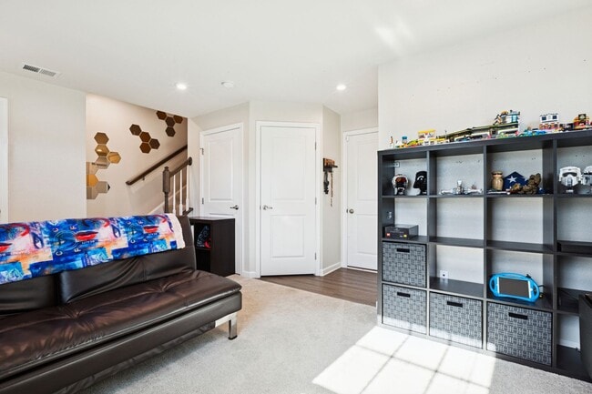 Building Photo - Chesapeake, 3 bedrooms, End Unit- Quick Mo...