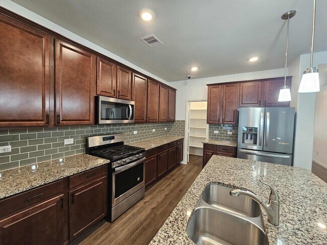 Building Photo - 2111 Levant Ln