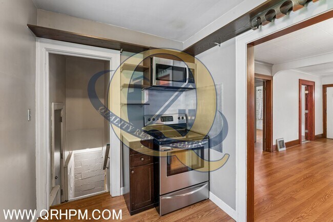 Building Photo - AVAILABLE NOW! 2 BEDROOMS!