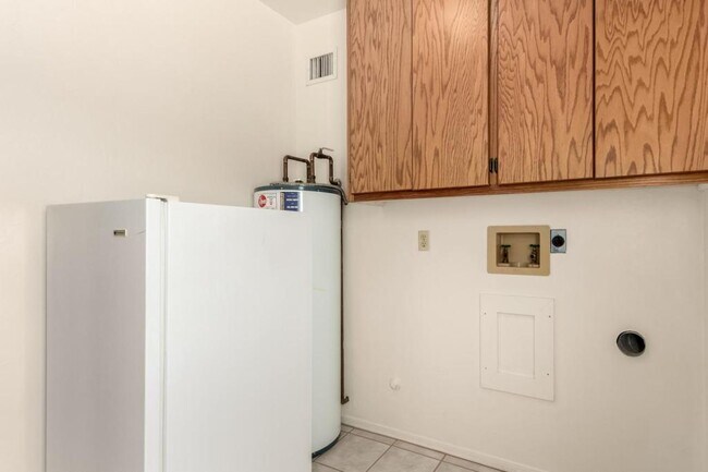 Building Photo - 7880 S Ave De Pina
