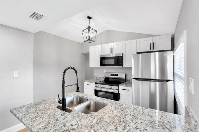 Building Photo - 1515 Sadlon Ave