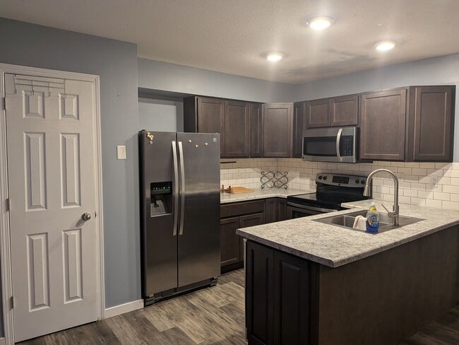 Building Photo - Fully furnished. All utilities included 3 Bed 1.5 Bath House