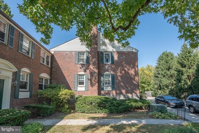 Building Photo - 500 E Lancaster Ave
