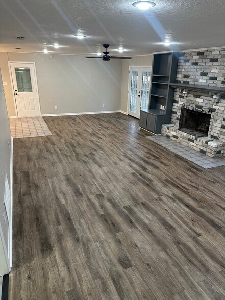 Building Photo - 1829 Azalea St