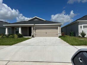 Building Photo - 4 Bedroom 2 Bathroom in Winter Haven