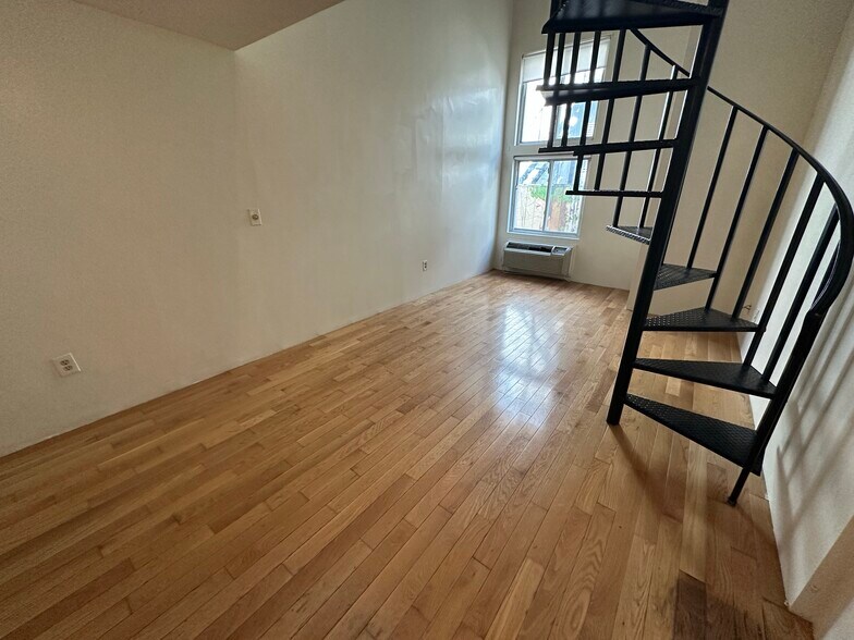 Building Photo - 377 Dorchester St